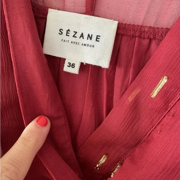 Sézane Elegant Red Dress with Gold Accents - Picture 3 of 4